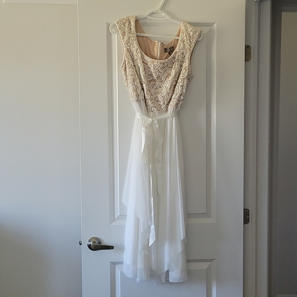 Beautiful Dress - Picture 4 of 4